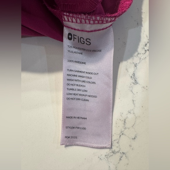 Figs Women’s Raspberry Sorbet Scrub Set-XS/tall Kade Cargo Pants; XXS Casma top - Picture 5 of 13